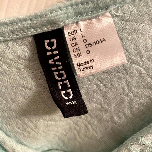 H&M Divided Knit Crop Top with Short Sleeves - Picture 3 of 3